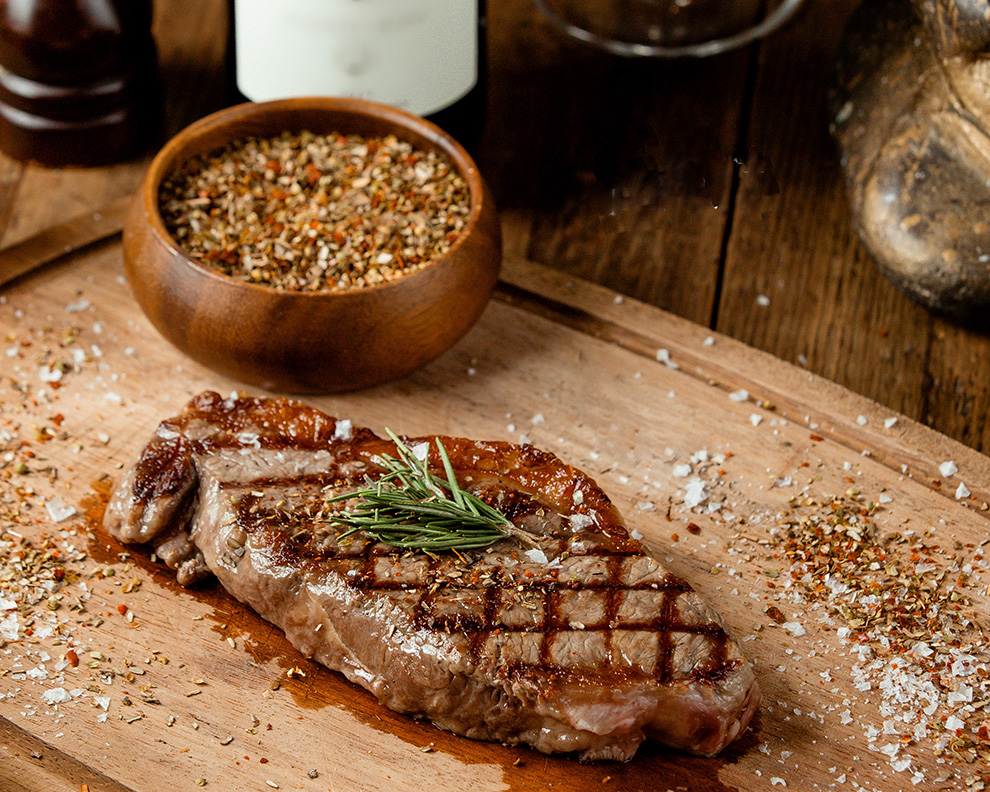 grilled-beef-steak-garnished-with-dried-garlic