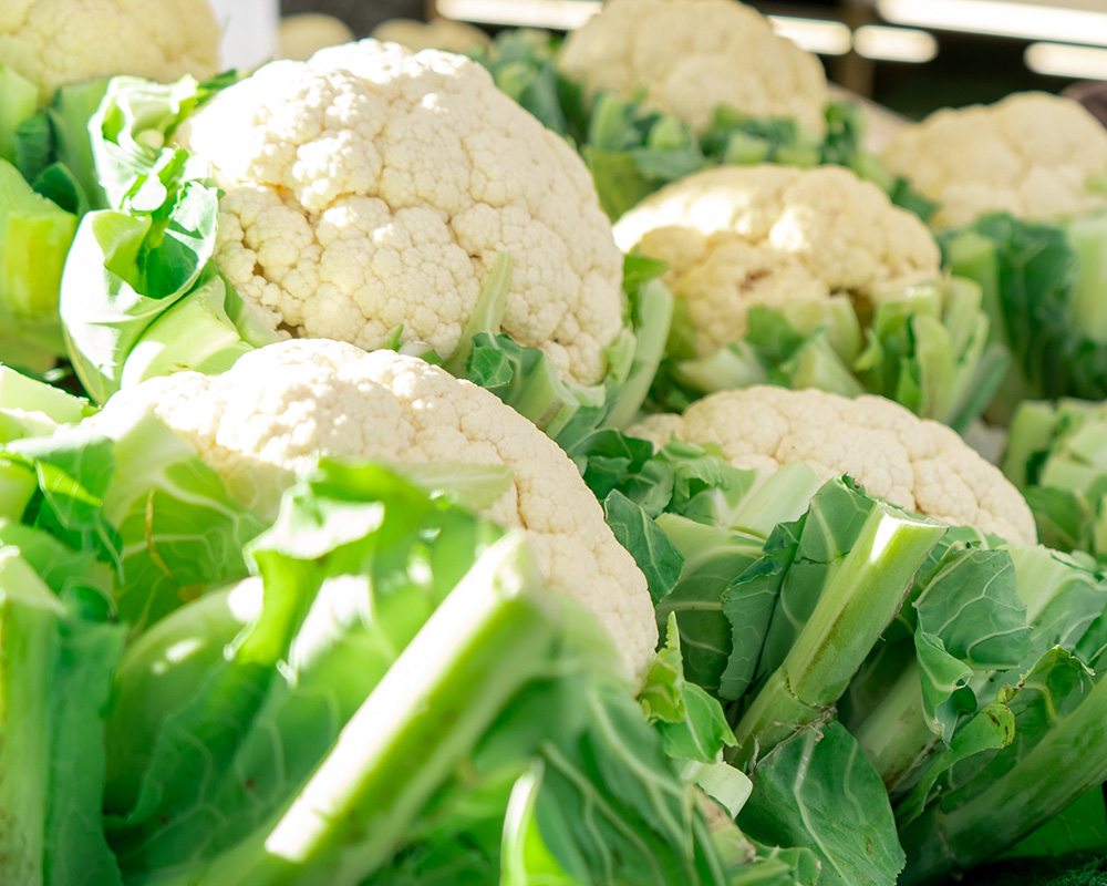 fresh-cauliflower-arranged-